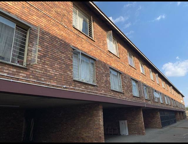 2 BEDROOM APARTMENT FOR SALE IN KEMPTON PARK CENTRAL